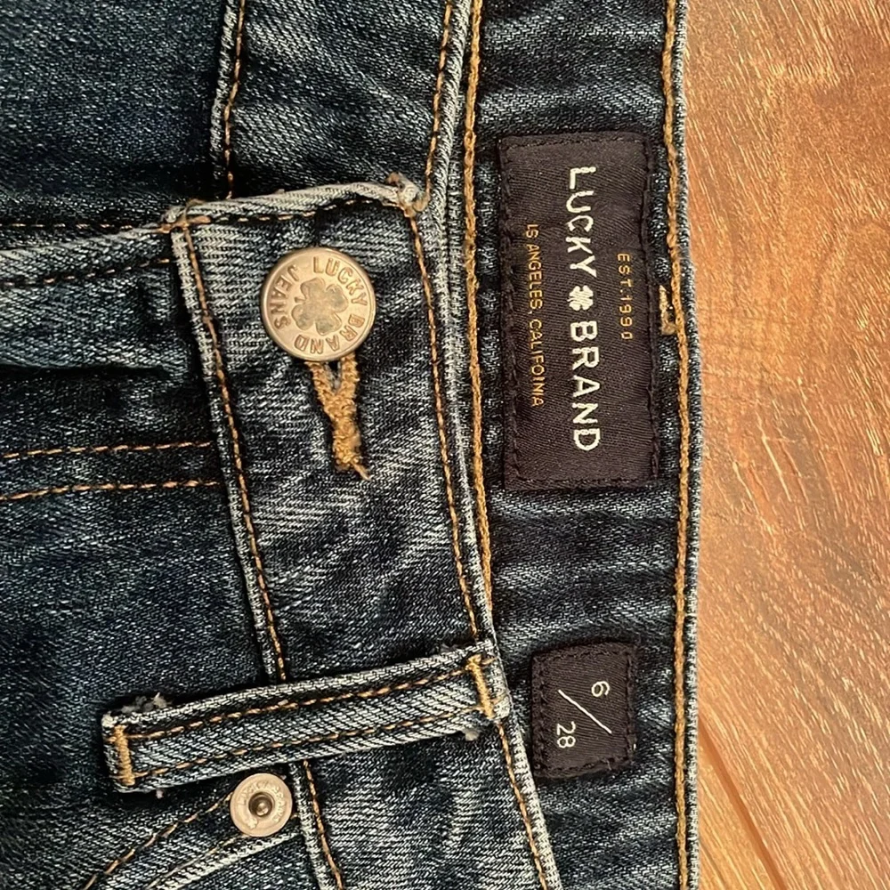 Like New Lucky Brand cutoff shorts sz 6 \ 28 - Picture 3 of 3